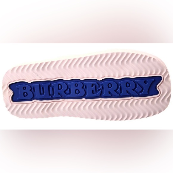 Burberry Equestrian Knight Leather Slides
Women’s size 6 - Picture 1 of 4